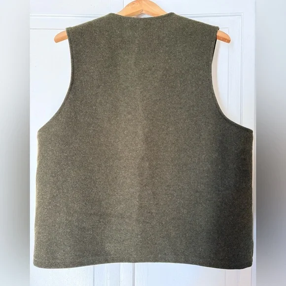 Filson Mackinaw wool vest in hunter green - Picture 6 of 6